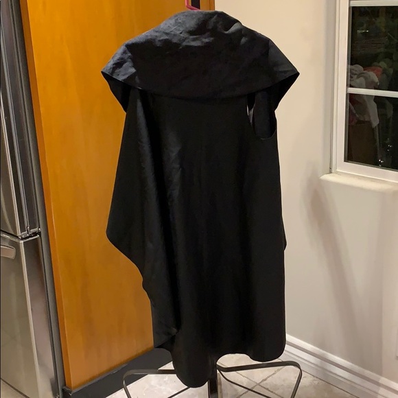 🆕 Faux Leather Cape Vest - Picture 2 of 2